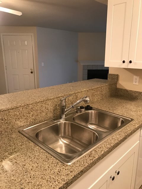 2 beds, 1 bath, 860 sqft, $2,195, Unit A206
