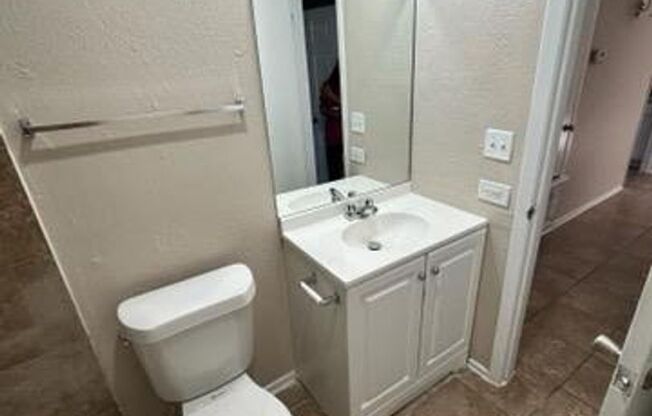 3 beds, 2 baths, 1,350 sqft, $2,055, Unit 3-1623-B