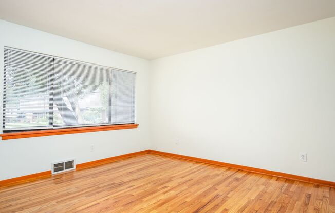 2 beds, 1 bath, 1,377 sqft, $1,795, Unit TH29