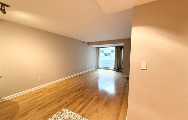 2 beds, 2 baths, $5,500, Unit 704