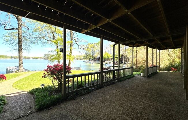 Gorgeous Home on the Lake in Lakeland!!