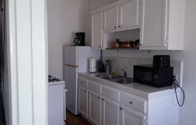 Hollywood Heritage Apts