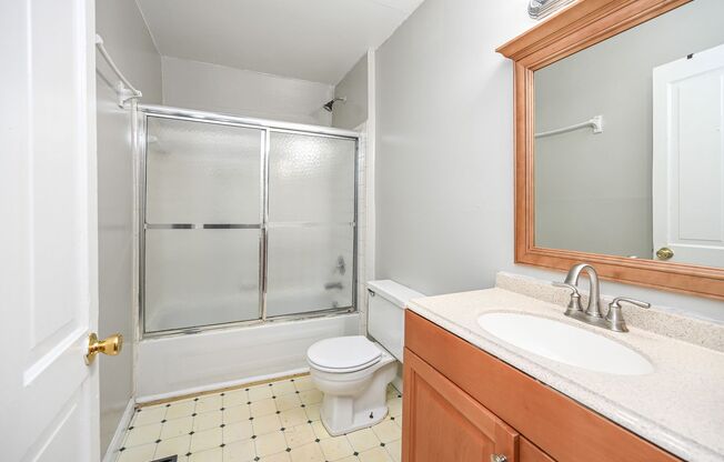 3 beds, 1 bath, $2,295, Unit 2667 1