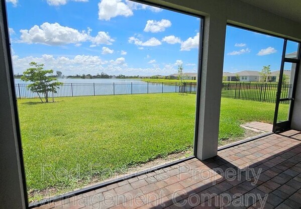 623 PARKSHORE LK AVE