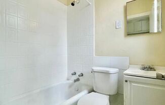 411 NW 37 St