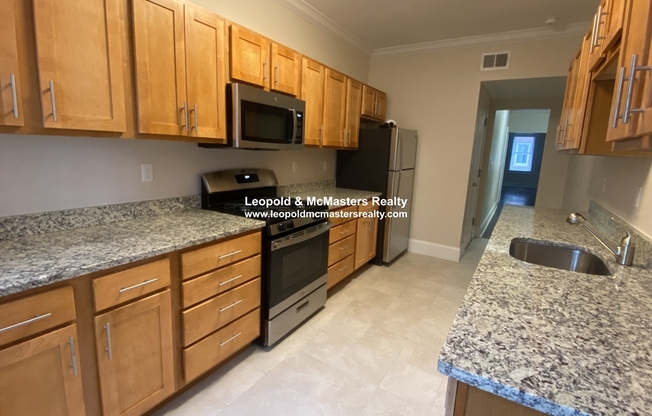 3 beds, 1 bath, 1,372 sqft, $4,600, Unit 3