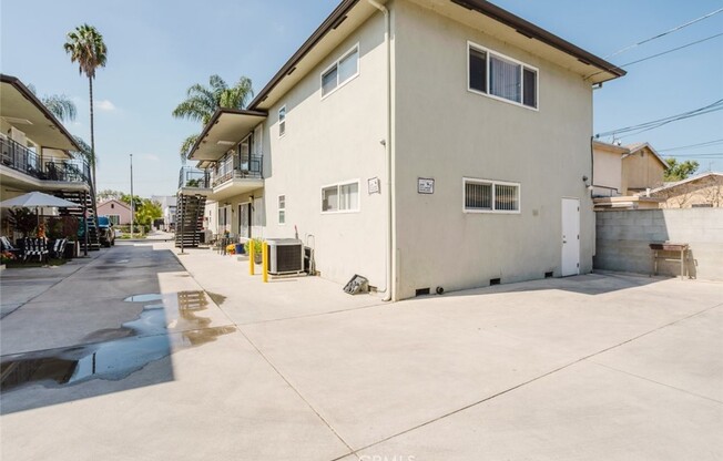 3131 PERLITA AVE