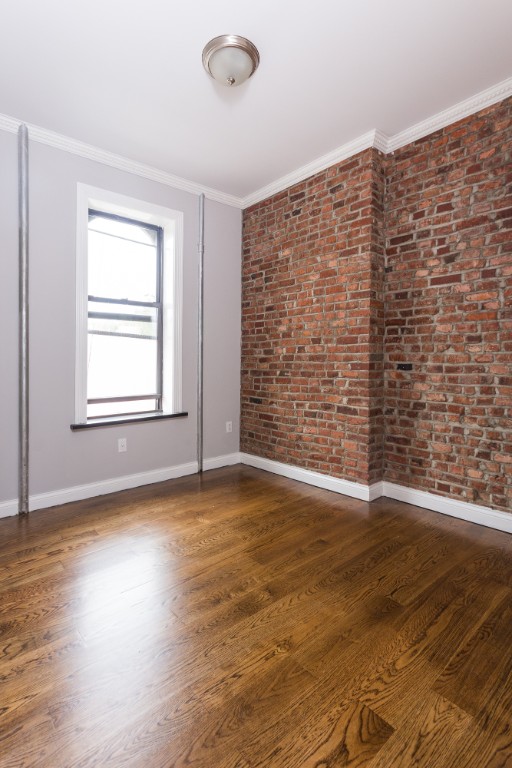 325 E 5 ST