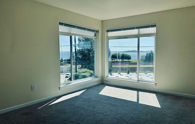 Top Floor West Facing 1bd/1ba Condo with Sound Water Views!