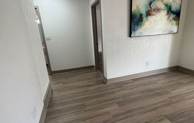 2 beds, 1 bath, 950 sqft, $1,295, Unit B5