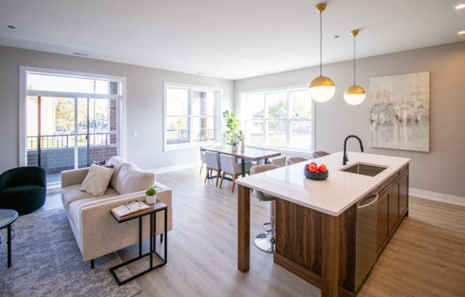 551 E 47 ST