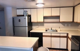 2 beds, 2 baths, 985 sqft, $3,800, Unit 212