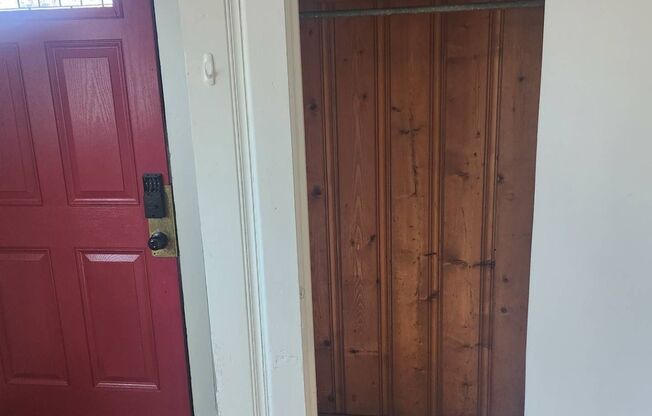 Comfortable 2-Bedroom Duplex Near Downtown Greenville