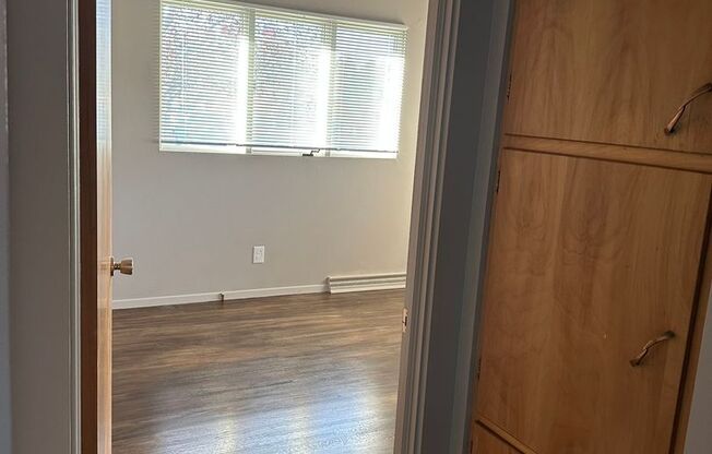 2 beds, 1 bath, $1,500, Unit # 2W