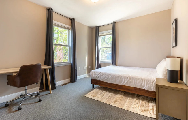 Gorgeous, Spacious 4-bedroom/2-bathroom Townhouse in Brighton