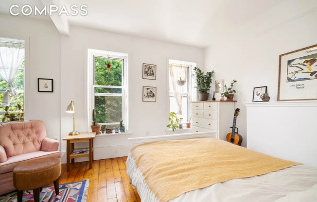 464 MACON ST