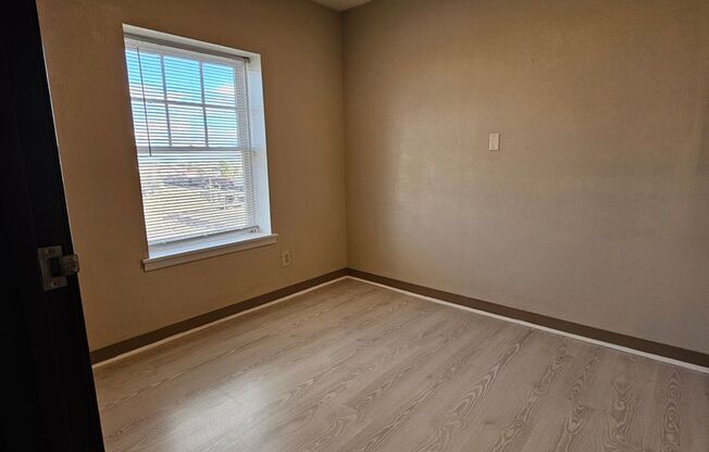 2 beds, 1 bath, 1,200 sqft, $650, Unit 602