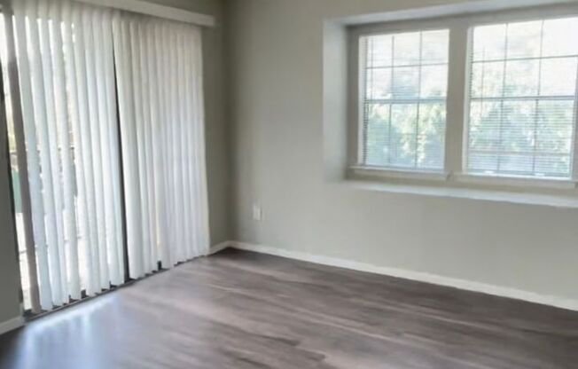 Studio, 1 bath, 400 sqft, $1,150, Unit 220