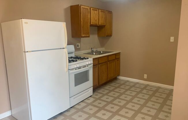 2 beds, 1 bath, $775