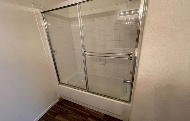 2 Bedroom 2 bath apartment in Gated Community!