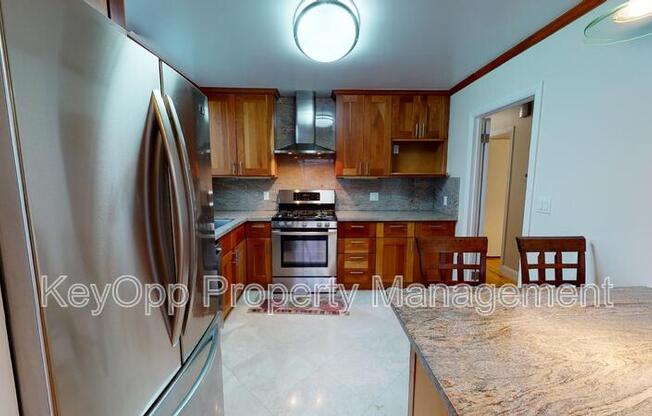31 CRESTLINE AVE