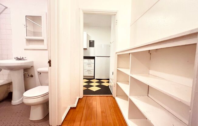 Studio, 1 bath, 518 sqft, $1,329, Unit 001