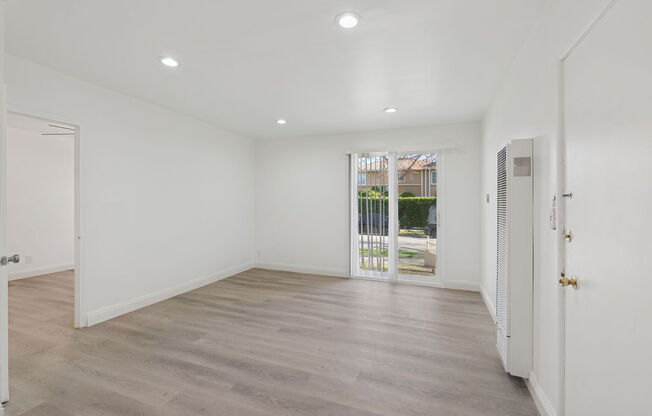 337 REXFORD DR