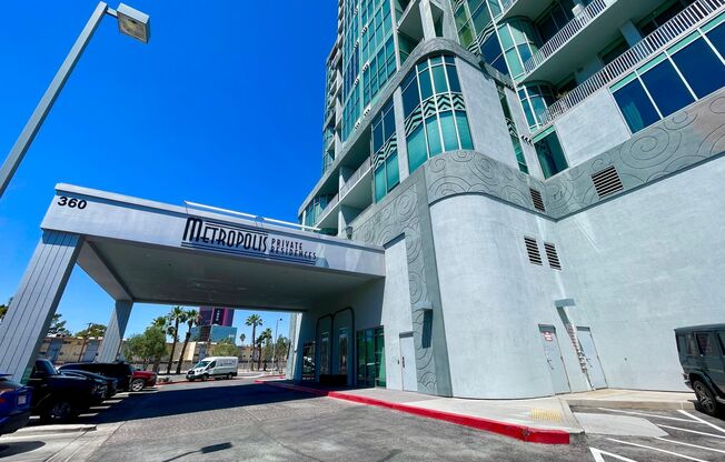 Highrise with view of Sphere