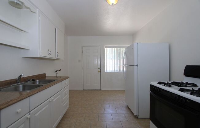 2 beds, 1 bath, 700 sqft, $1,550