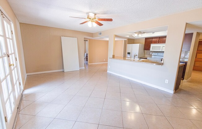 4 BEDROOM, 2 BATHROOM TEMPE HOME! SPLIT FLOORPLAN! 2 CAR GARAGE!