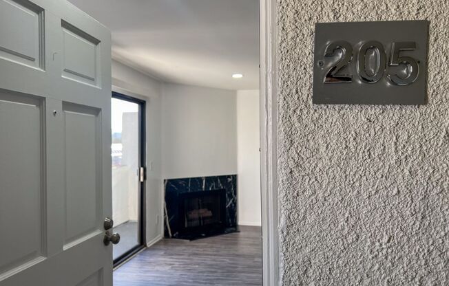 Gorgeous 2 Bed/2 bath apartment in excellent Sherman Oaks area!