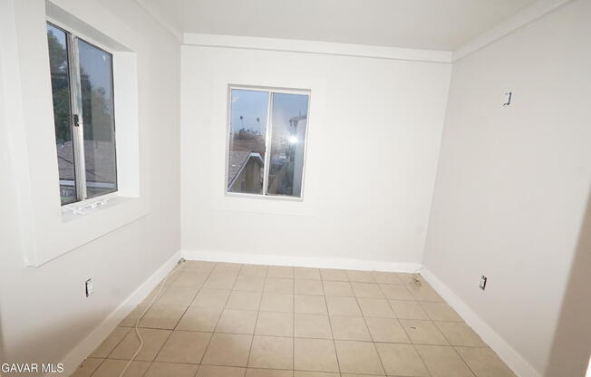 439 E FLORENCE AVE W