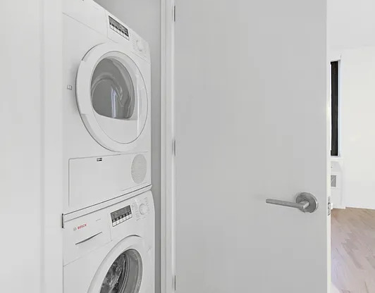 Studio, 1 bath, $2,795, Unit 18F