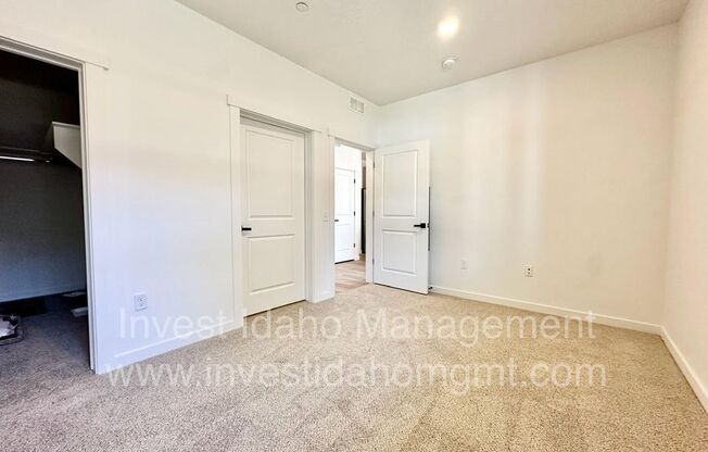 1 bed, 1 bath, 712 sqft, $1,275, Unit 4