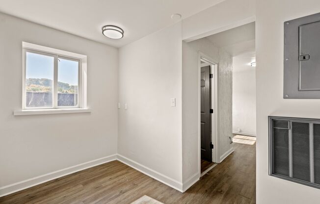 1 bed, 1 bath, 800 sqft, $699, Unit 103 W Lincoln Ave #7