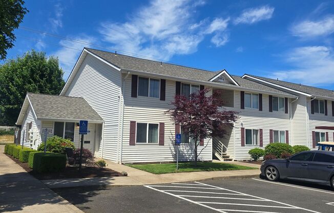 Winfou06 - Columbia Village Apartments - 3684 Fisher Rd NE