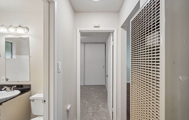 2 beds, 1 bath, 850 sqft, $1,600, Unit 4552