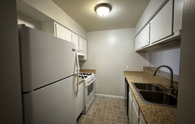 1 bed, 1 bath, 755 sqft, $975, Unit 5710D