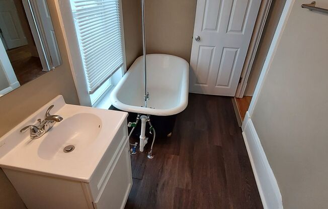 2 beds, 1 bath, 790 sqft, $1,290, Unit 705 Conway St