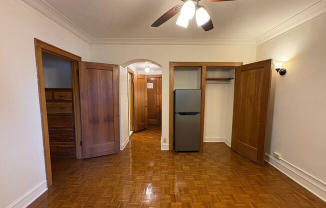 Studio, 1 bath, 320 sqft, $1,345, Unit 273-0614