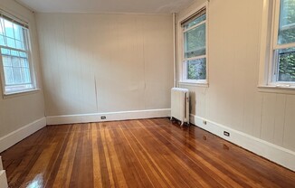 2 beds, 1 bath, $3,400, Unit 2
