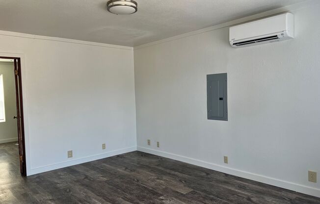 2 beds, 1 bath, 700 sqft, $1,200