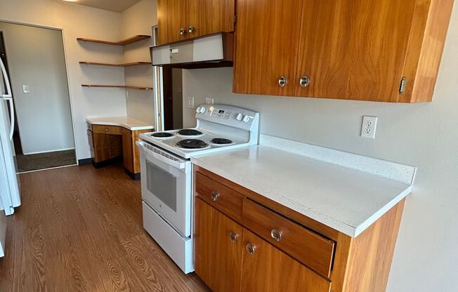 3 beds, 2 baths, 1,390 sqft, $2,995, Unit 402