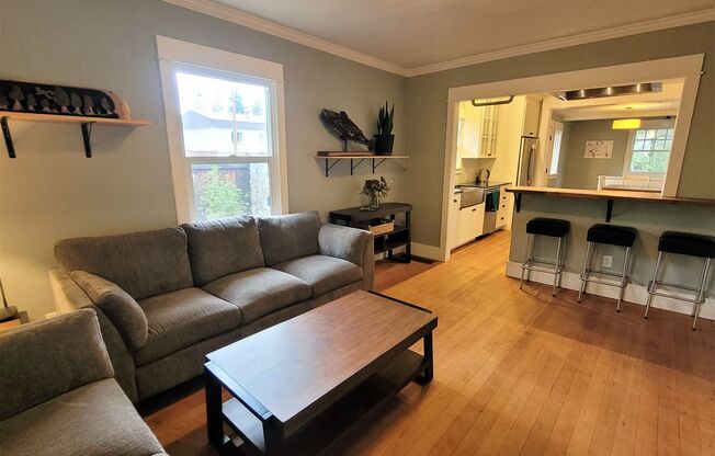 2 beds, 1 bath, $2,995