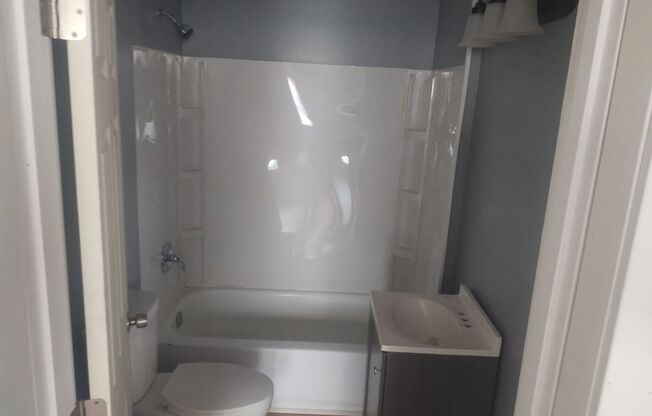 2 Bedroom Upper