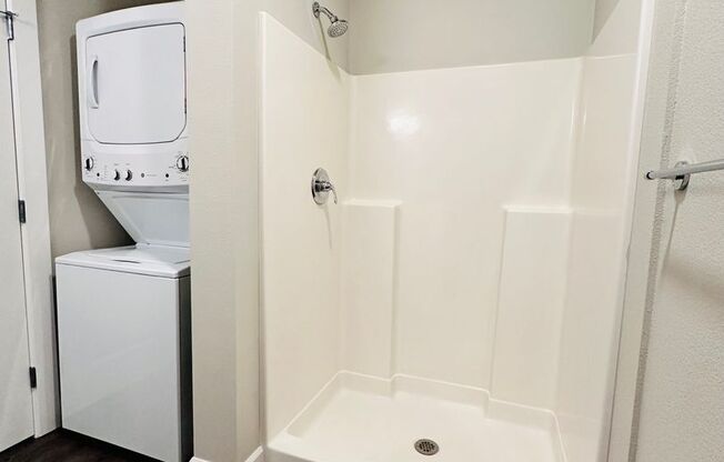 Studio, 1 bath, 327 sqft, $1,570, Unit 4th #215