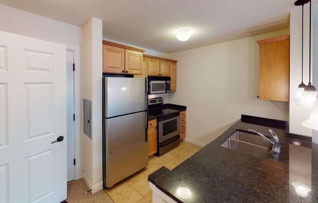 1 bed, 1.5 baths, $1,590, Unit 404-305