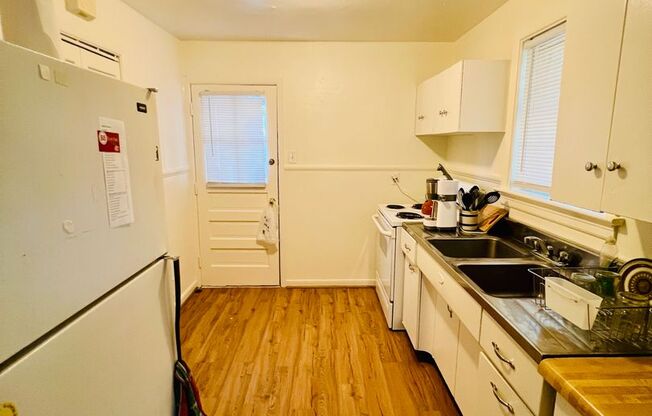 2 beds, 1 bath, 800 sqft, $1,450