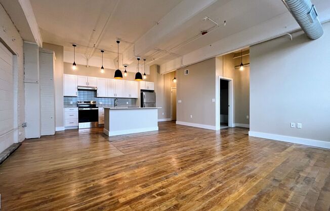 1 bed, 1 bath, 789 sqft, $1,950, Unit UNIT 404