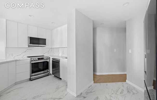 240 E 47 ST